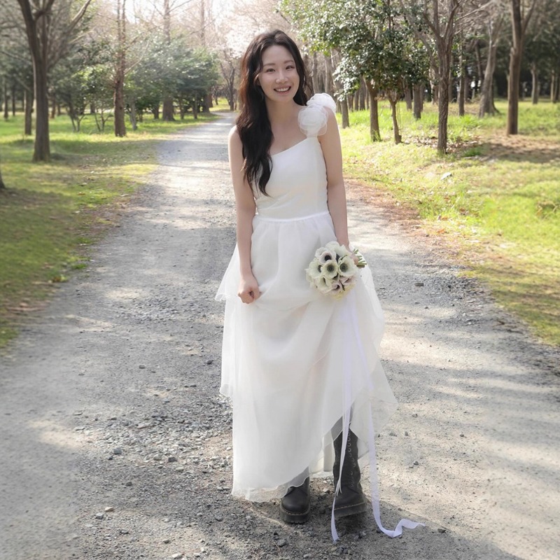 Photography Natural Lighting Basics - Single Shoulder Minimalist Travel Photography Light